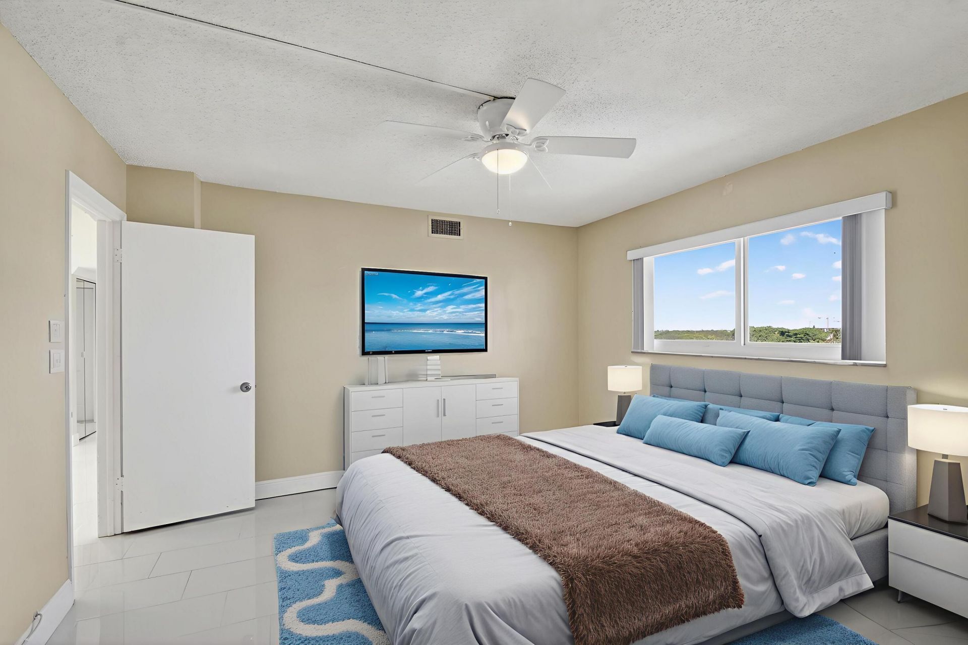 301 Lake Shore Drive, Unit 711, Lake Park, FL 33403 Photo