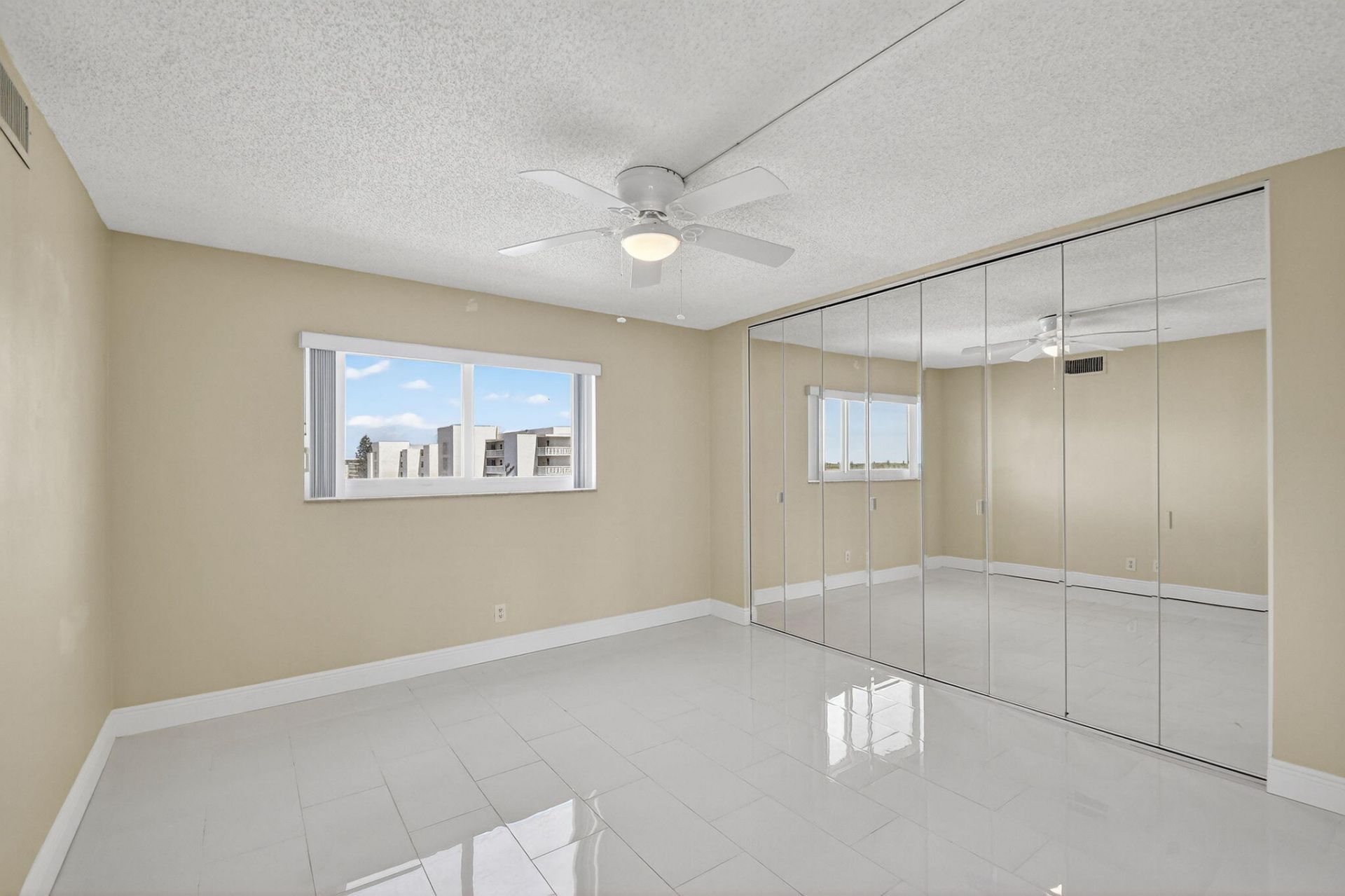 301 Lake Shore Drive, Unit 711, Lake Park, FL 33403 Photo