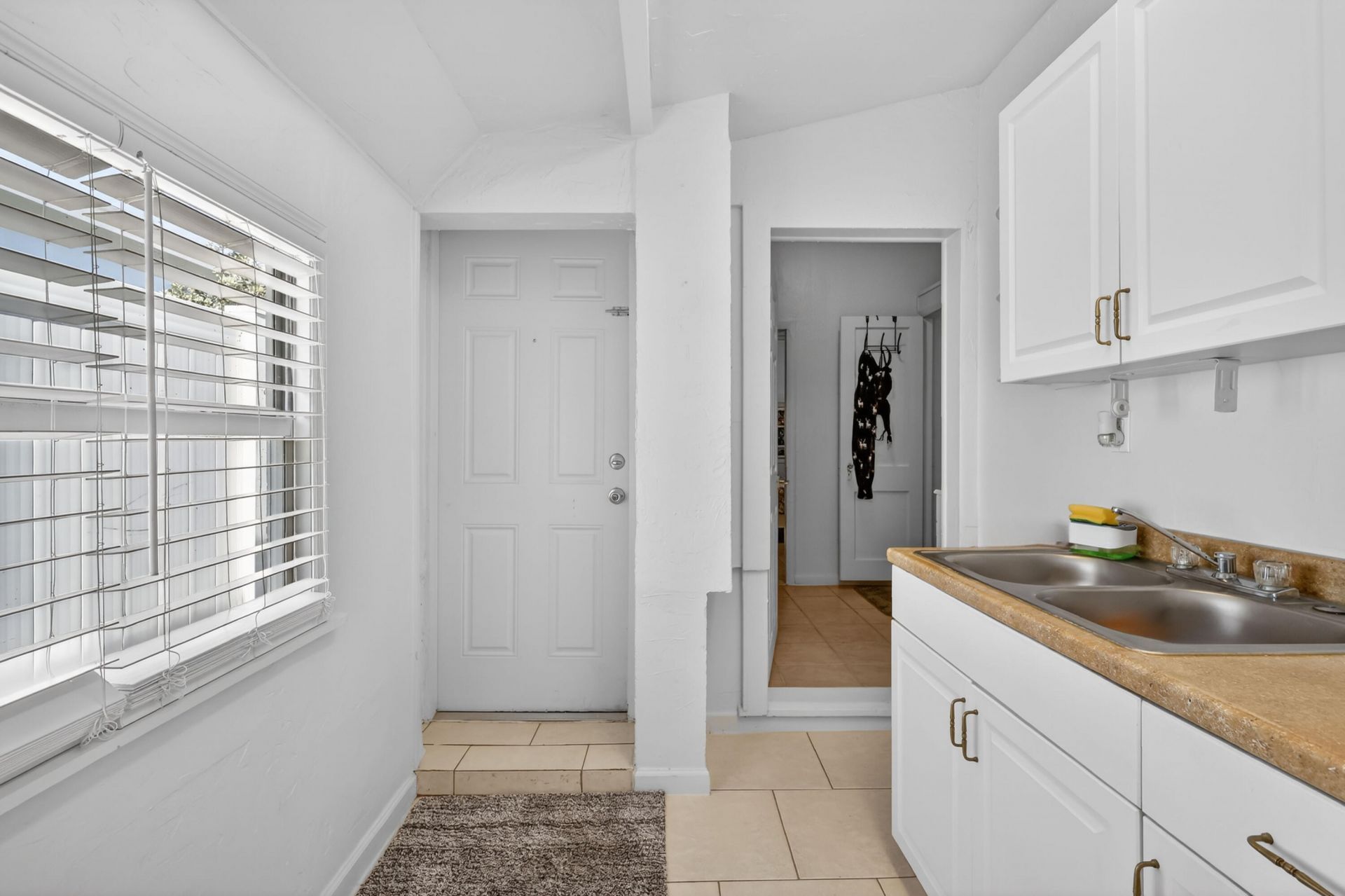 836 Ridgewood Drive, West Palm Beach, FL 33405 Photo