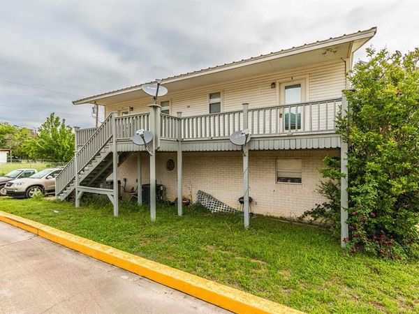 520 Liveoak Street, Meridian, TX 76634