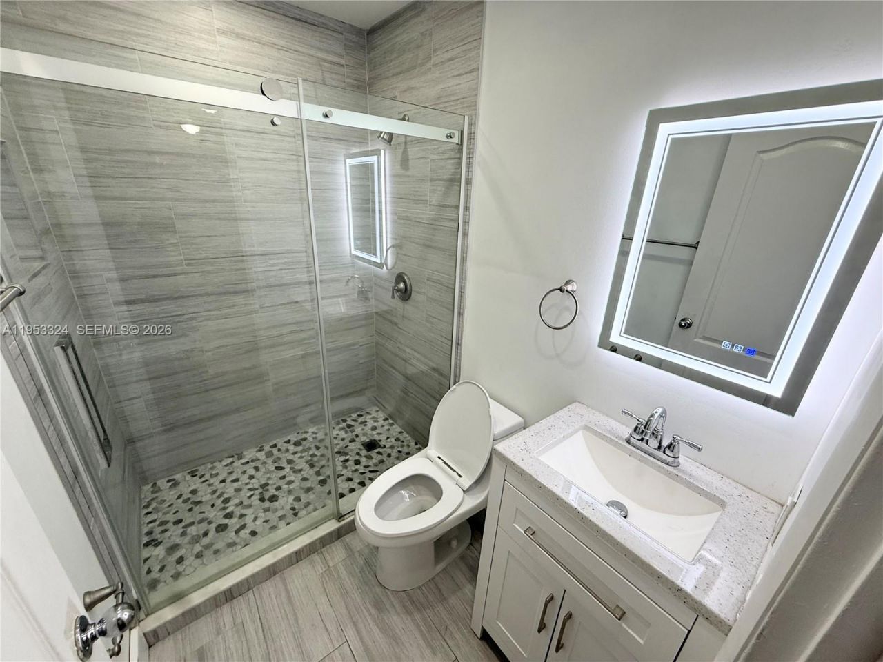 8265 NW 186th St, Unit 906, Hialeah, FL 33015 Photo