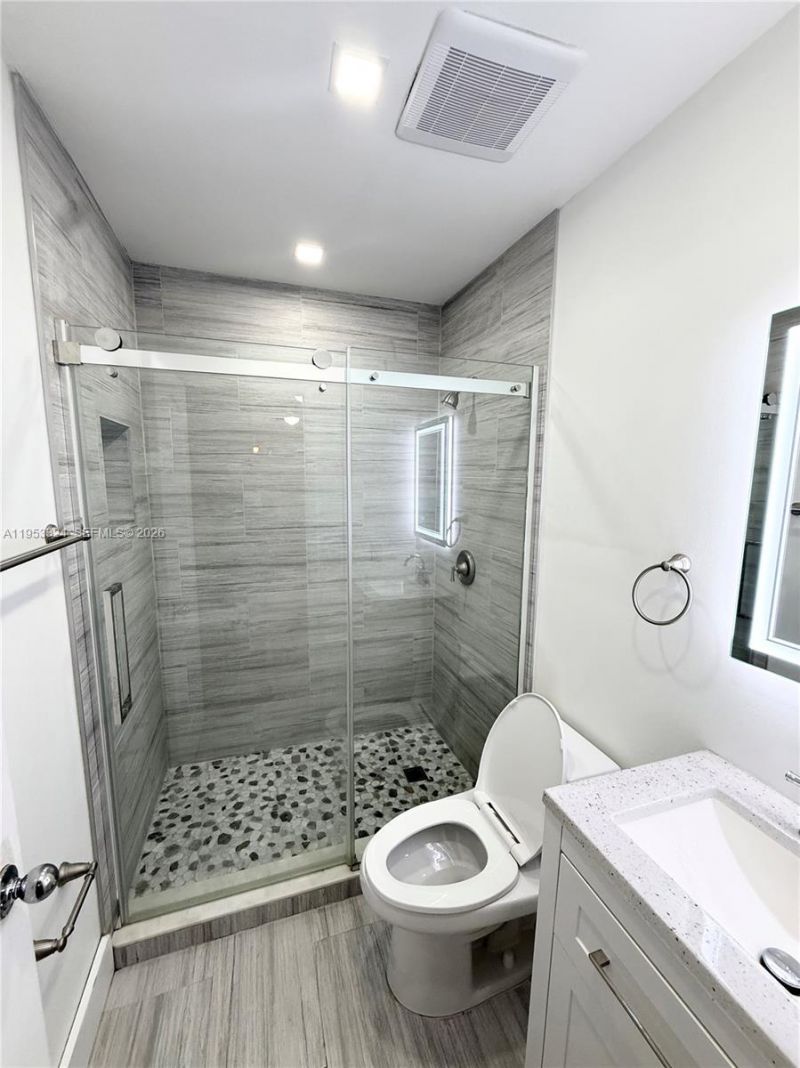 8265 NW 186th St, Unit 906, Hialeah, FL 33015 Photo