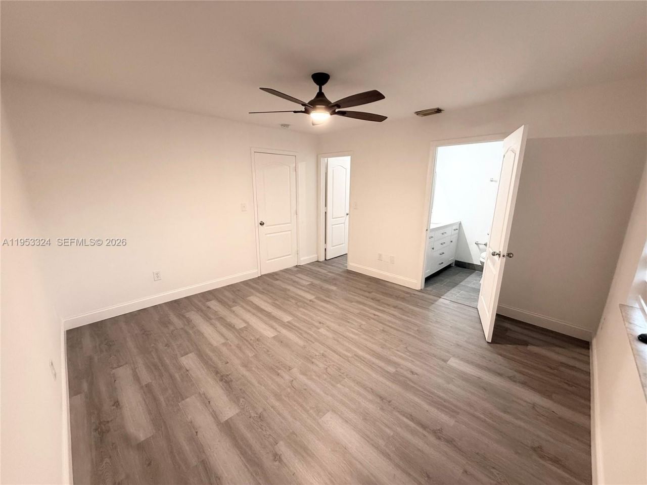 8265 NW 186th St, Unit 906, Hialeah, FL 33015 Photo