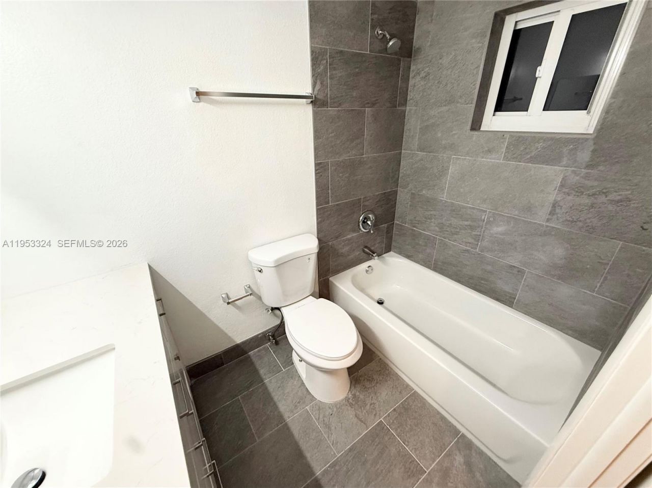 8265 NW 186th St, Unit 906, Hialeah, FL 33015 Photo