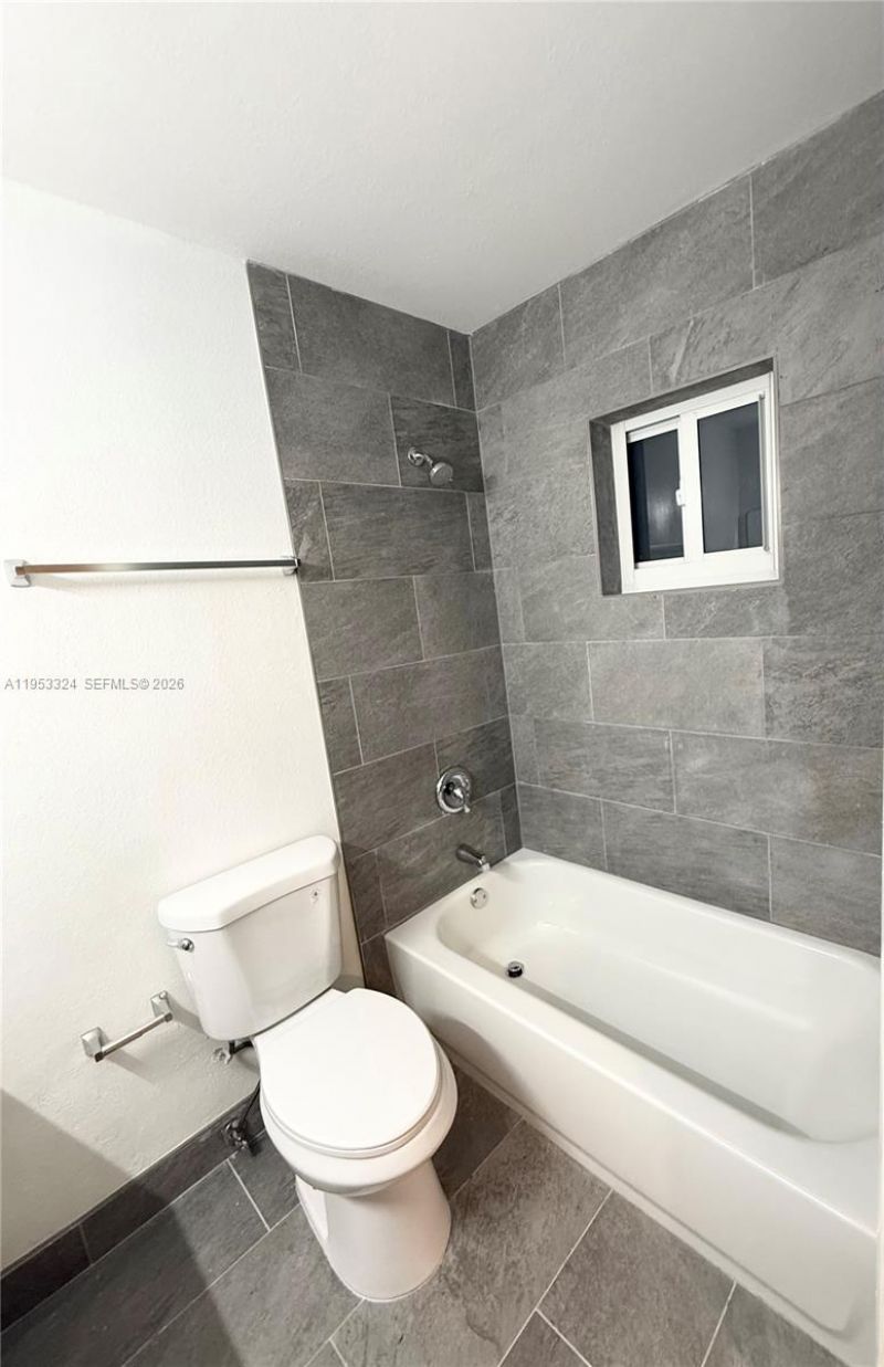 8265 NW 186th St, Unit 906, Hialeah, FL 33015 Photo