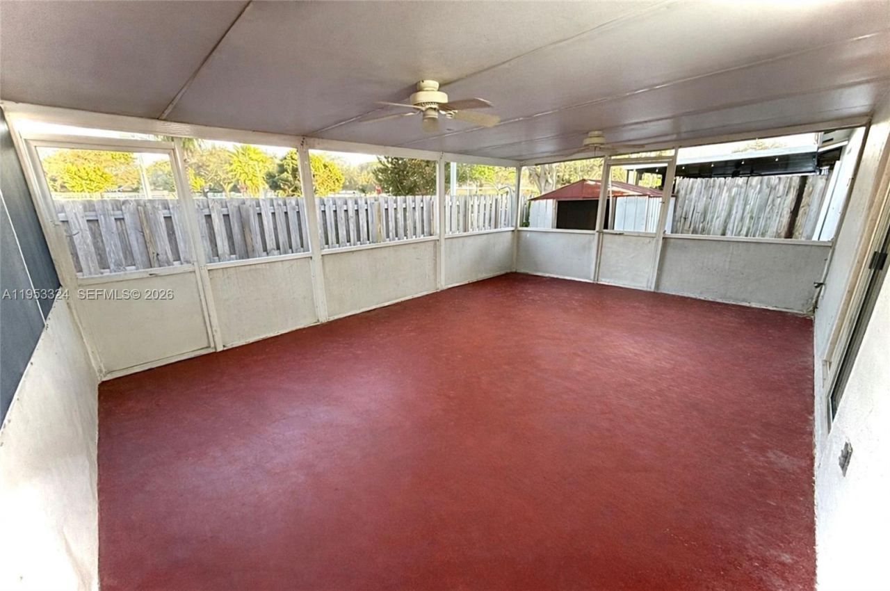 8265 NW 186th St, Unit 906, Hialeah, FL 33015 Photo