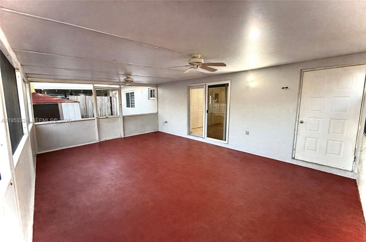 8265 NW 186th St, Unit 906, Hialeah, FL 33015 Photo