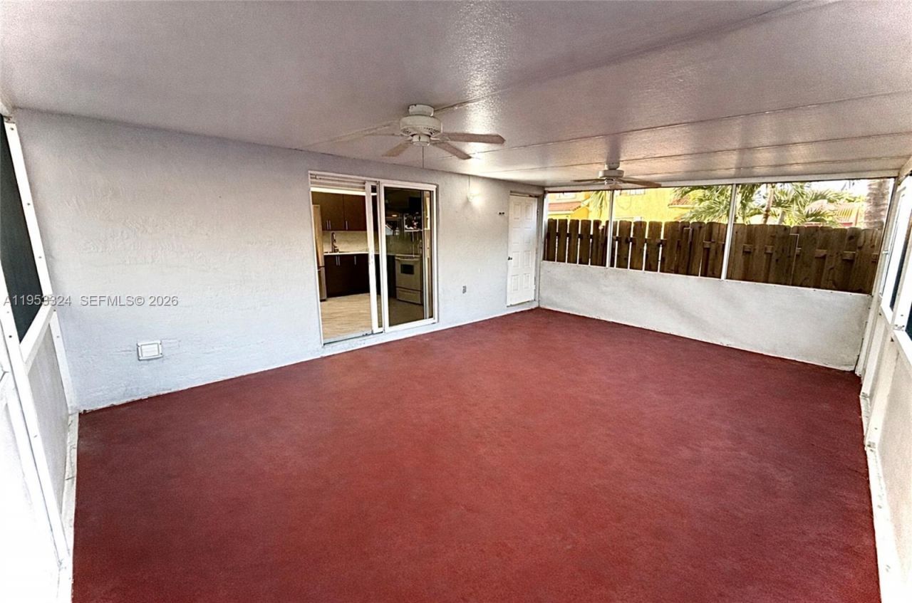 8265 NW 186th St, Unit 906, Hialeah, FL 33015 Photo