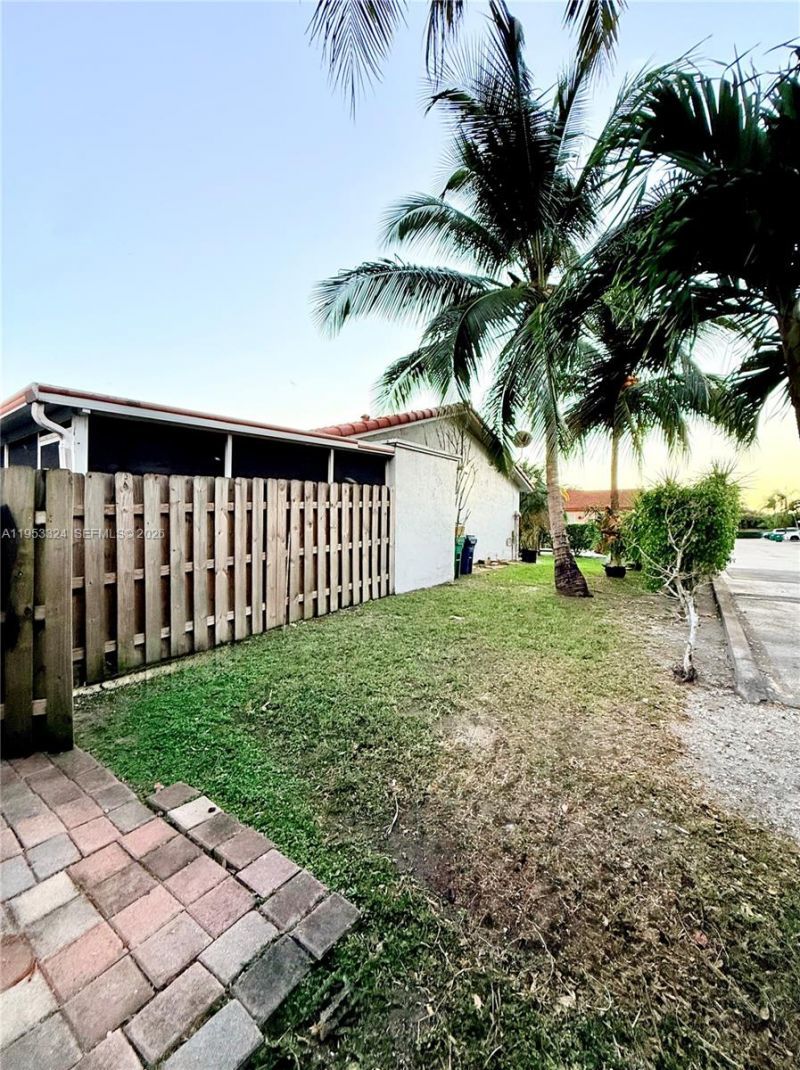 8265 NW 186th St, Unit 906, Hialeah, FL 33015 Photo