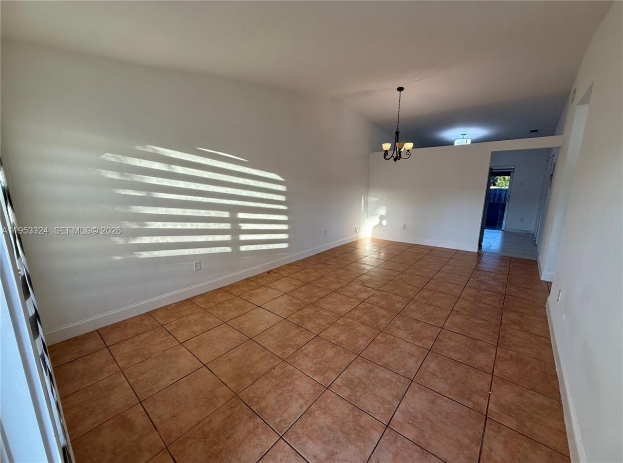 8265 NW 186th St, Unit 906, Hialeah, FL 33015 Photo