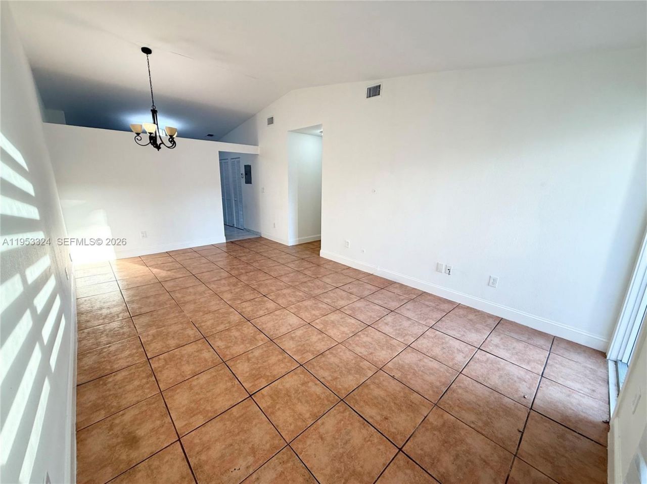 8265 NW 186th St, Unit 906, Hialeah, FL 33015 Photo