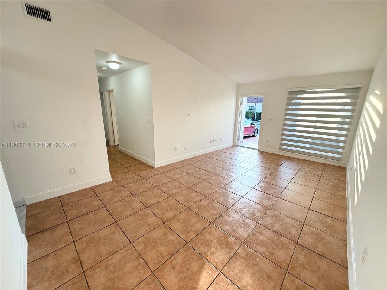 8265 NW 186th St, Unit 906, Hialeah, FL 33015 Photo
