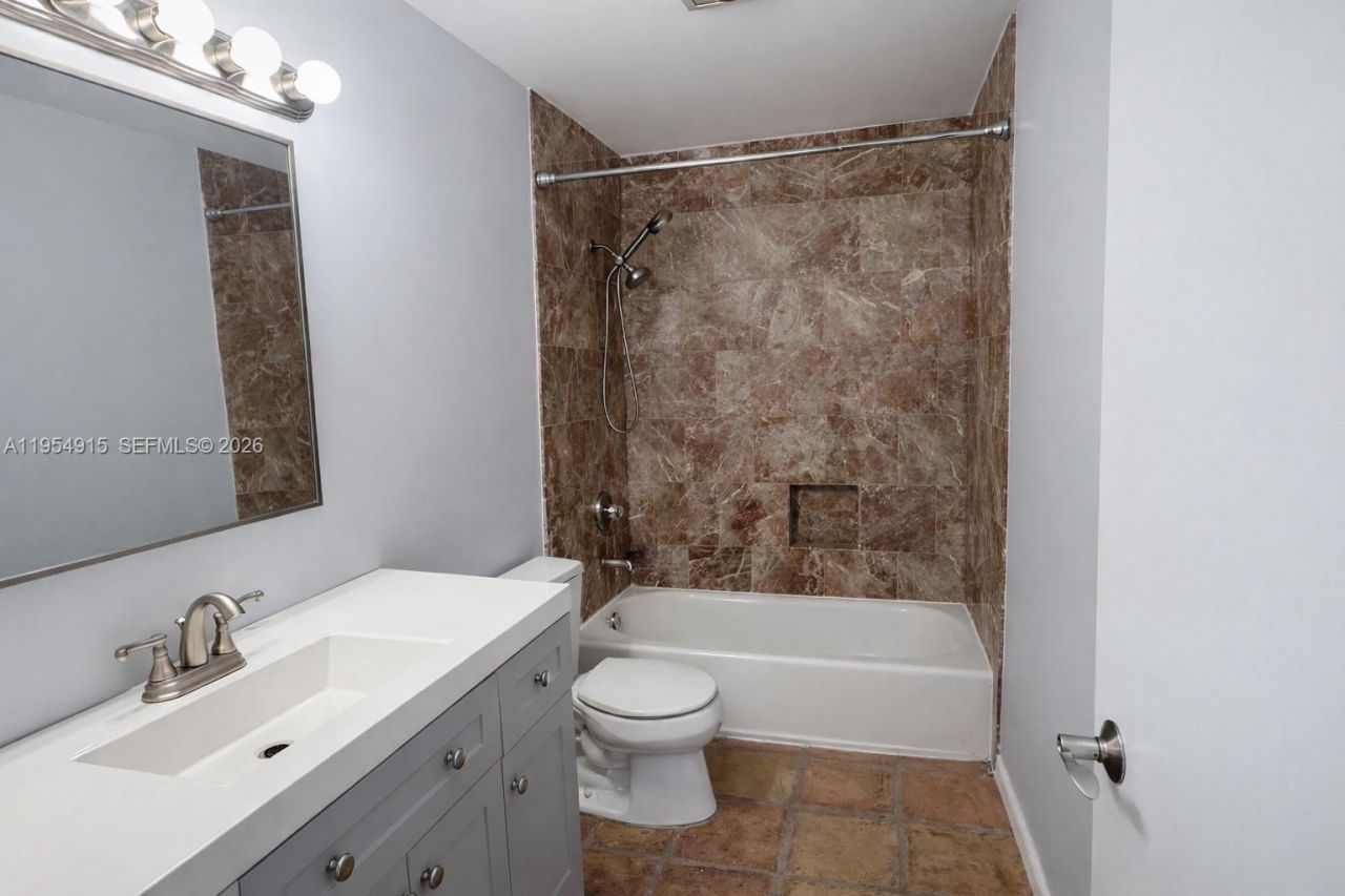 980 NW N River Dr, Unit 39, Miami, FL 33136 Photo