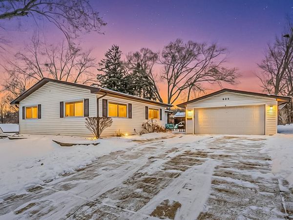 605 Tanglewood Drive, Streamwood, IL 60107