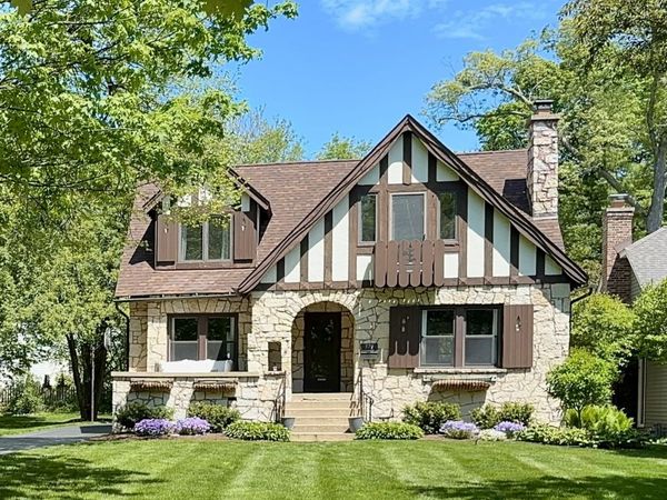 579 Lee Street, Glen Ellyn, IL 60137