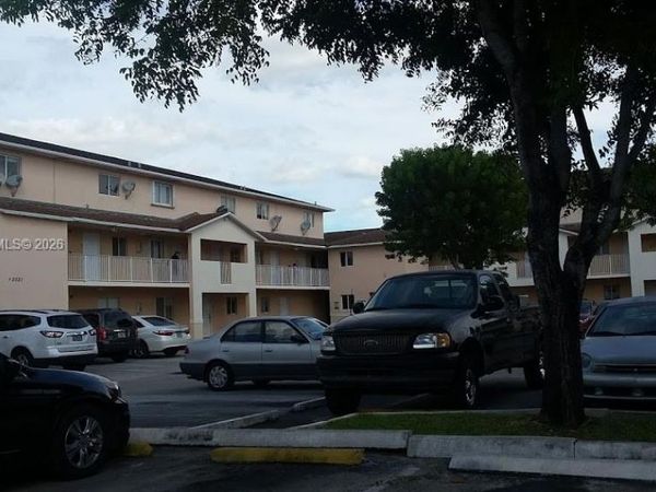 3021 W 76 St, Unit C212, Hialeah Gardens, FL 33018