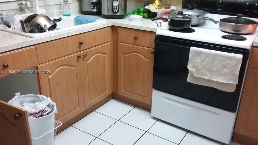 3021 W 76 St, Unit C212, Hialeah Gardens, FL 33018 Photo