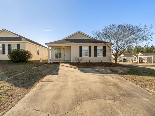 205 Hawthorne Dr., Hattiesburg, MS 39402