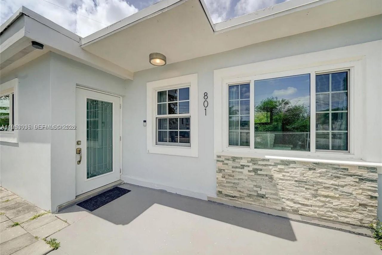 801 E 16th Pl, Hialeah, FL 33010 Photo