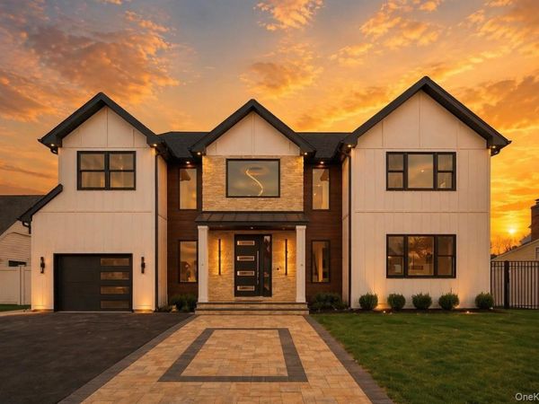 39 Forest Lane, Westbury, NY 11590