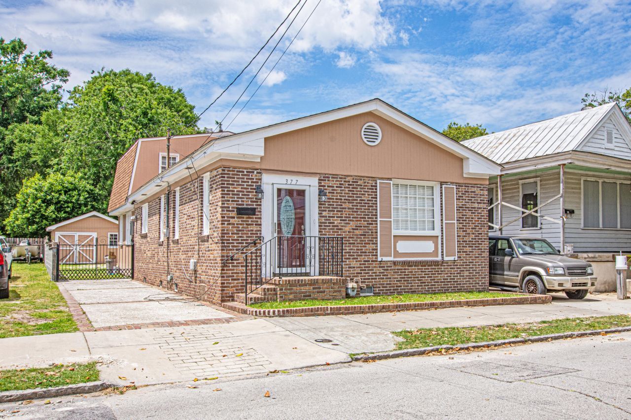 377 Ashley Avenue Photo 4