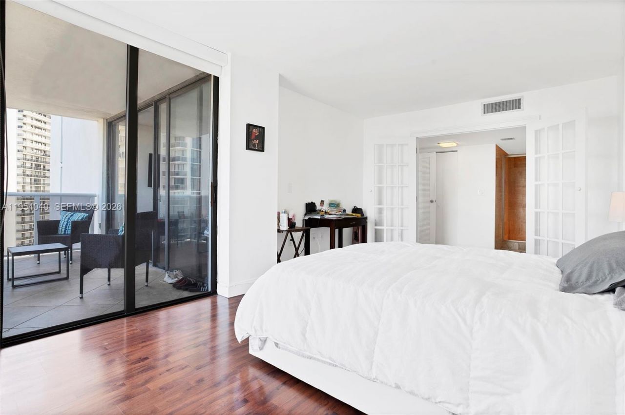 3675 N Country Club Dr, Unit 1102, Aventura, FL 33180 Photo