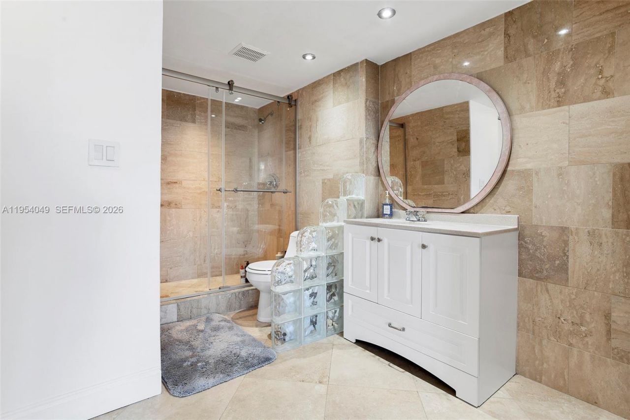 3675 N Country Club Dr, Unit 1102, Aventura, FL 33180 Photo