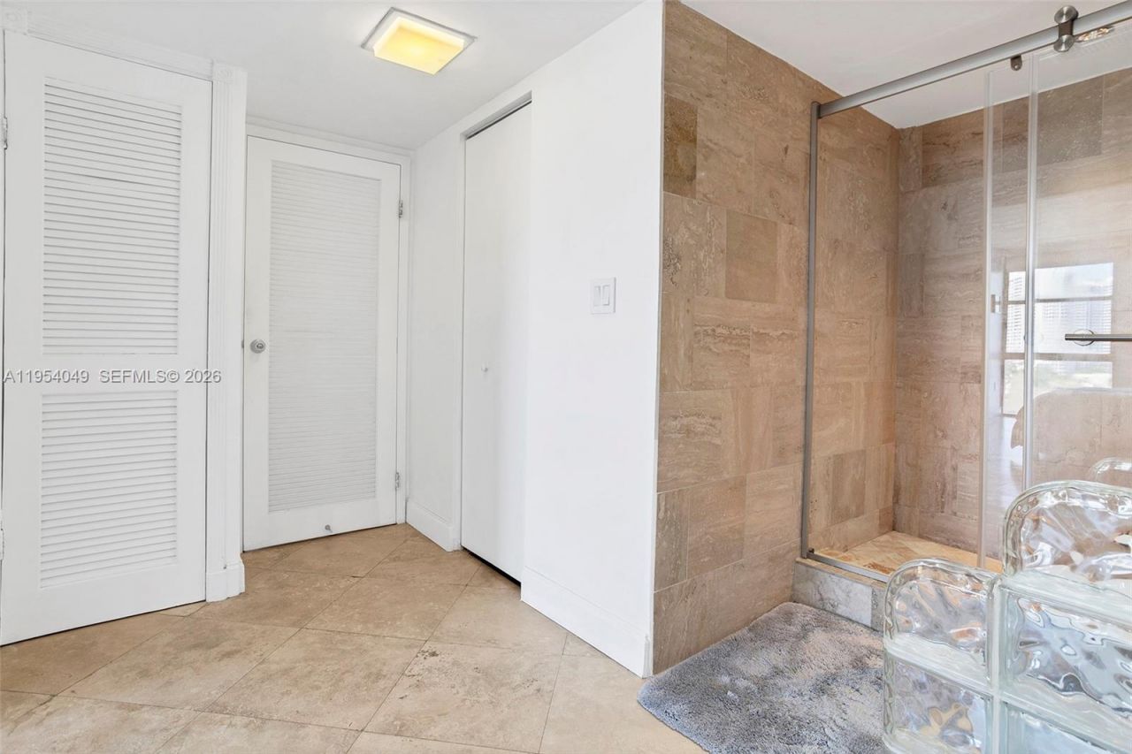 3675 N Country Club Dr, Unit 1102, Aventura, FL 33180 Photo