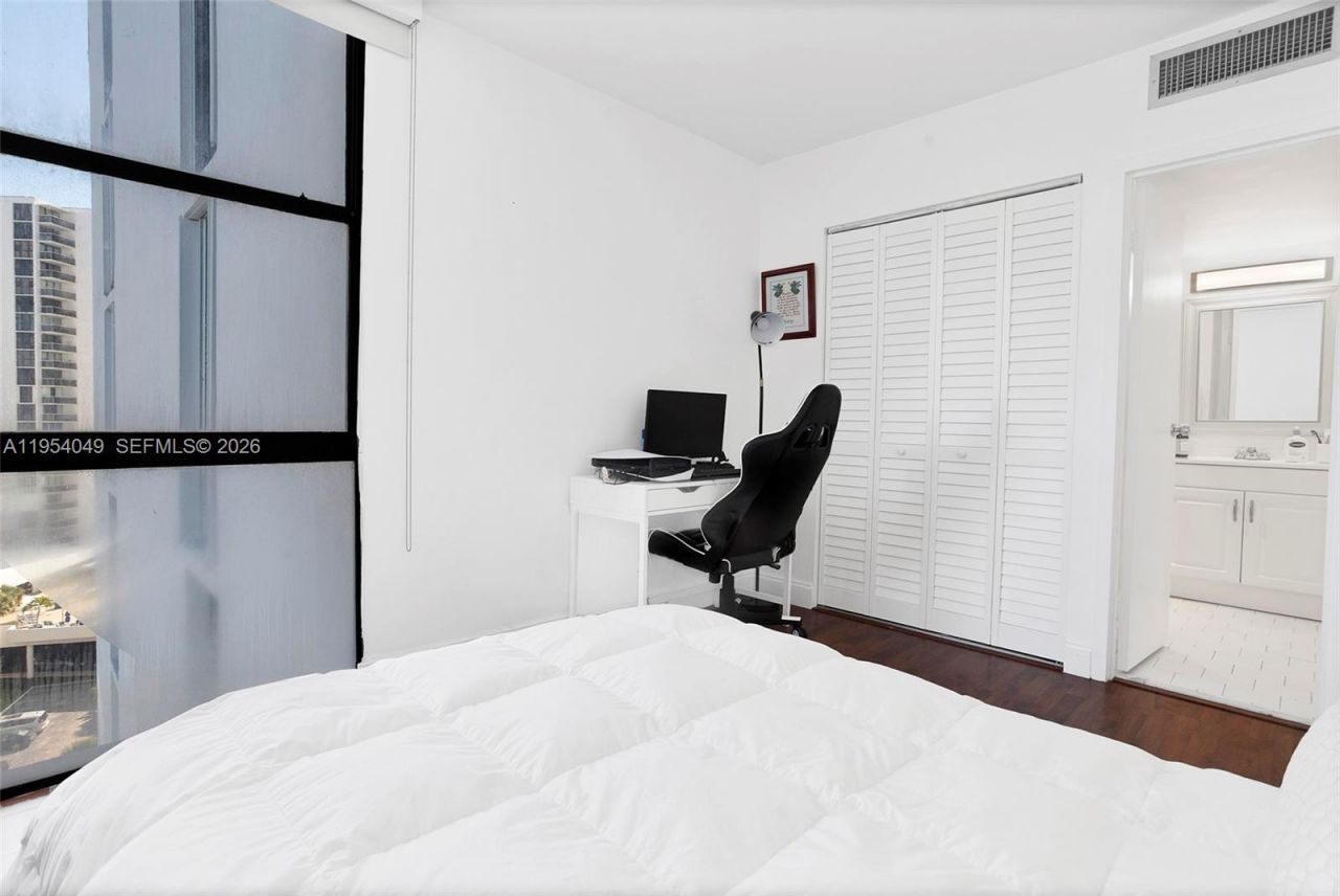 3675 N Country Club Dr, Unit 1102, Aventura, FL 33180 Photo