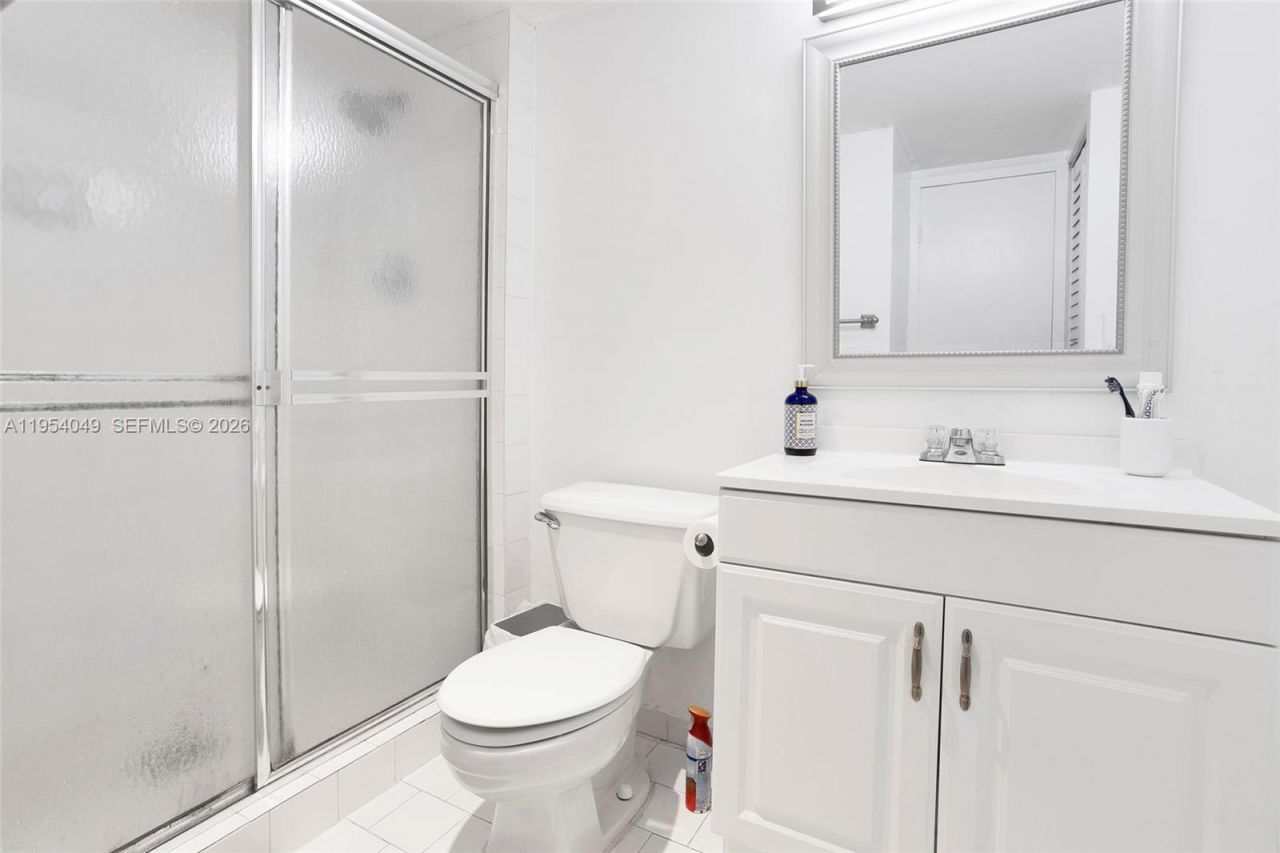 3675 N Country Club Dr, Unit 1102, Aventura, FL 33180 Photo