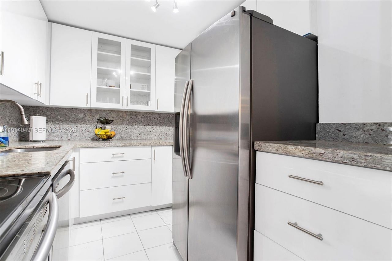 3675 N Country Club Dr, Unit 1102, Aventura, FL 33180 Photo