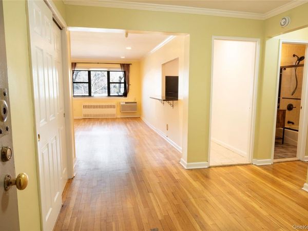 50 Brompton Road, Unit 2H, Great Neck, NY 11021