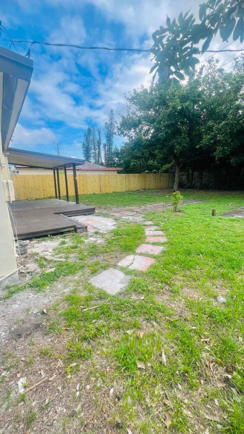 2360 NW 2nd Street Street, Pompano Beach, FL 33069 Photo