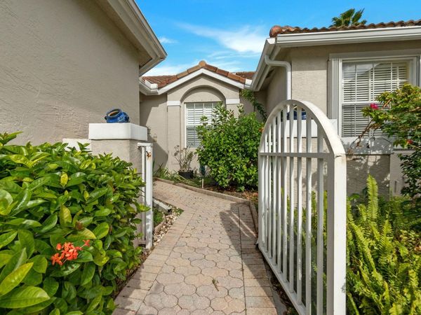 7501 S Aragon Blvd, Unit 5, Sunrise, FL 33313