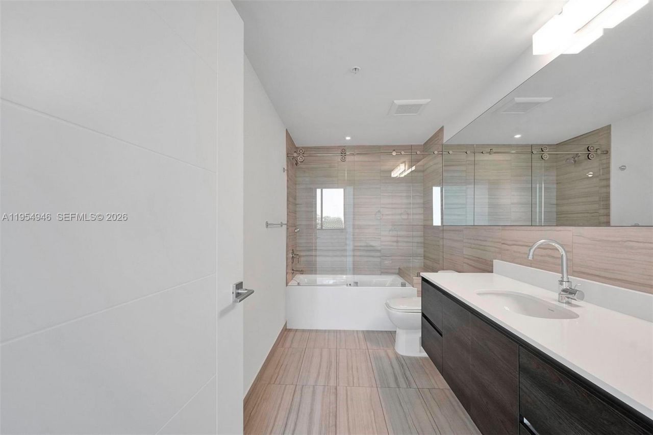 301 Altara Ave, Unit 631, Coral Gables, FL 33146 Photo