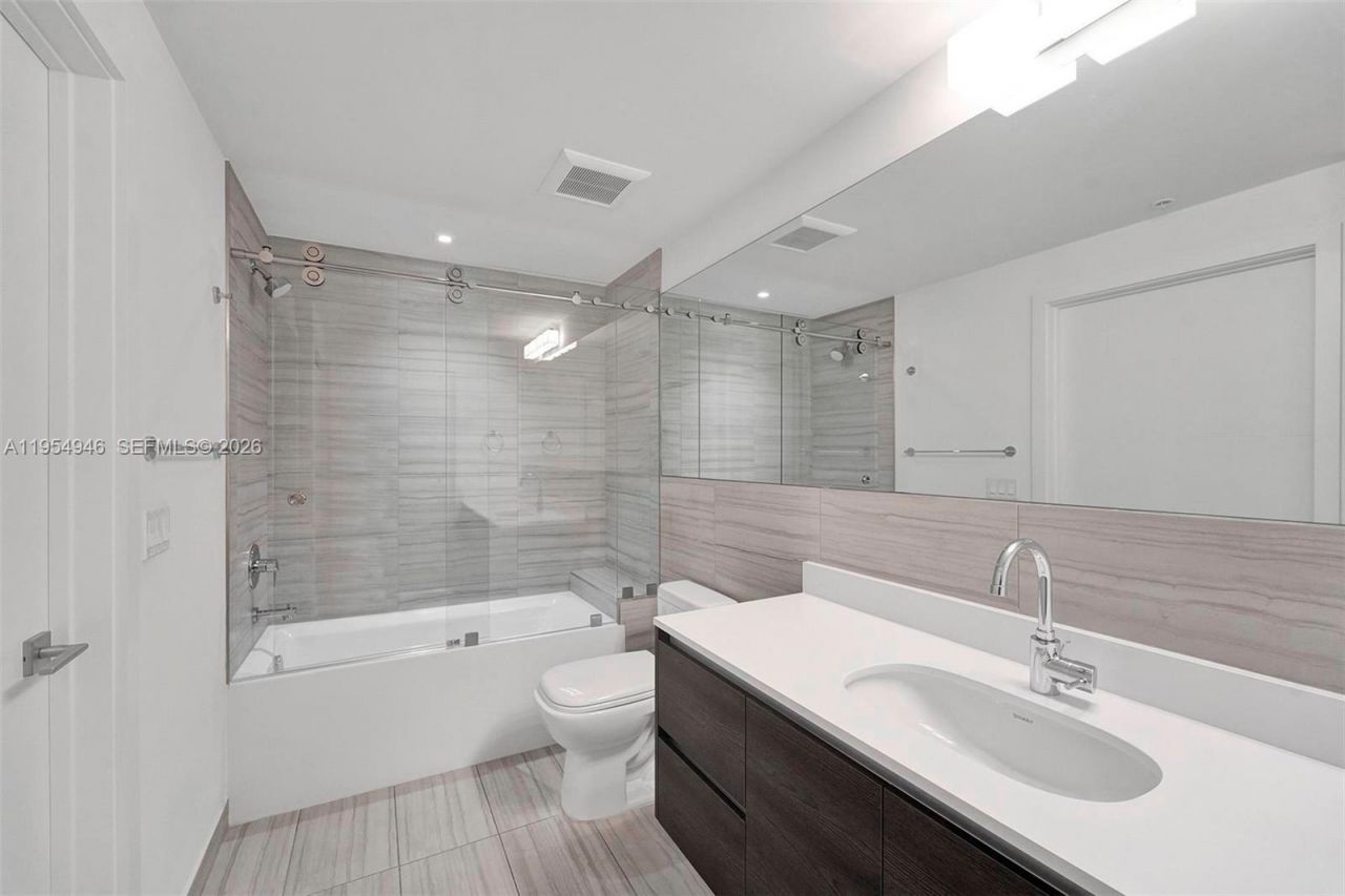 301 Altara Ave, Unit 631, Coral Gables, FL 33146 Photo