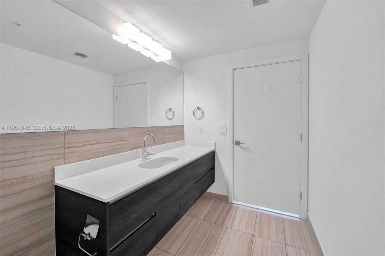 301 Altara Ave, Unit 631, Coral Gables, FL 33146 Photo