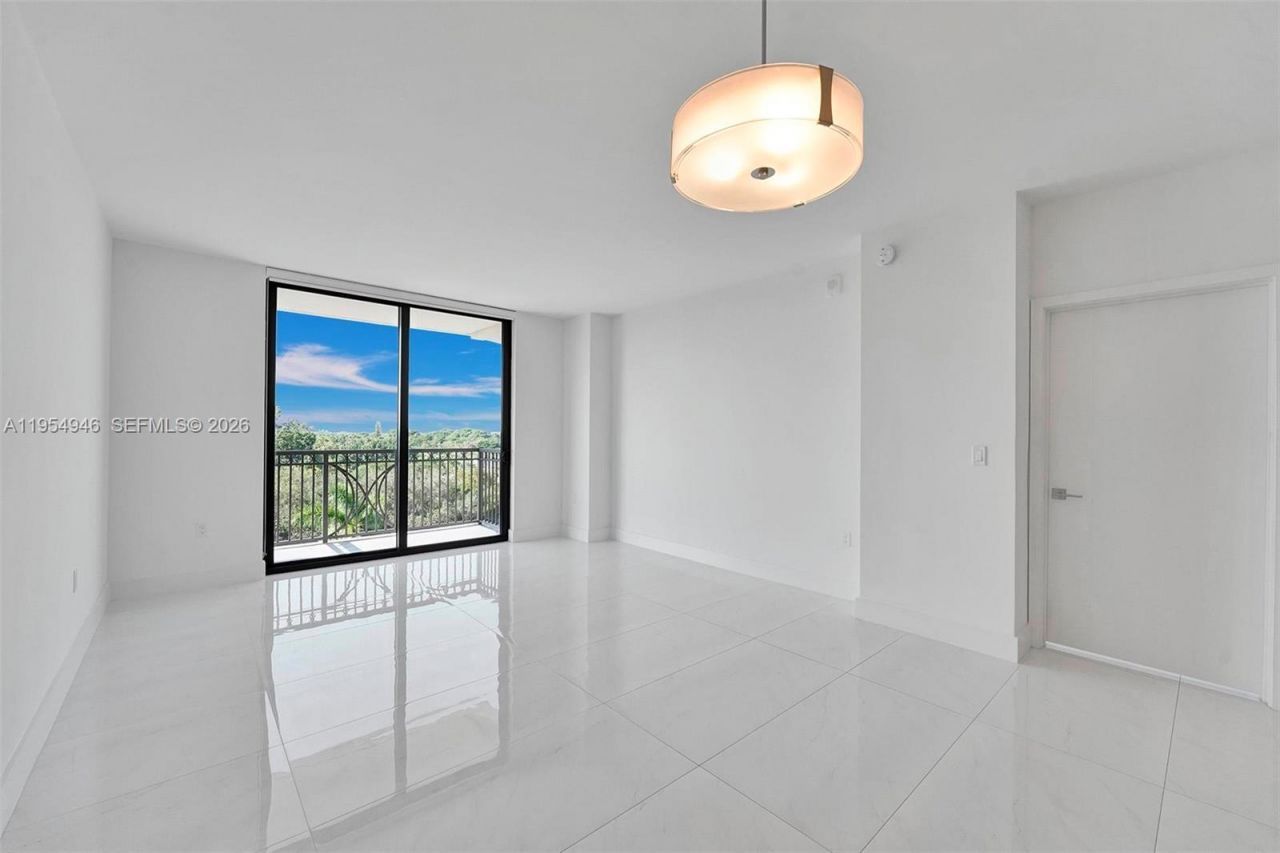301 Altara Ave, Unit 631, Coral Gables, FL 33146 Photo