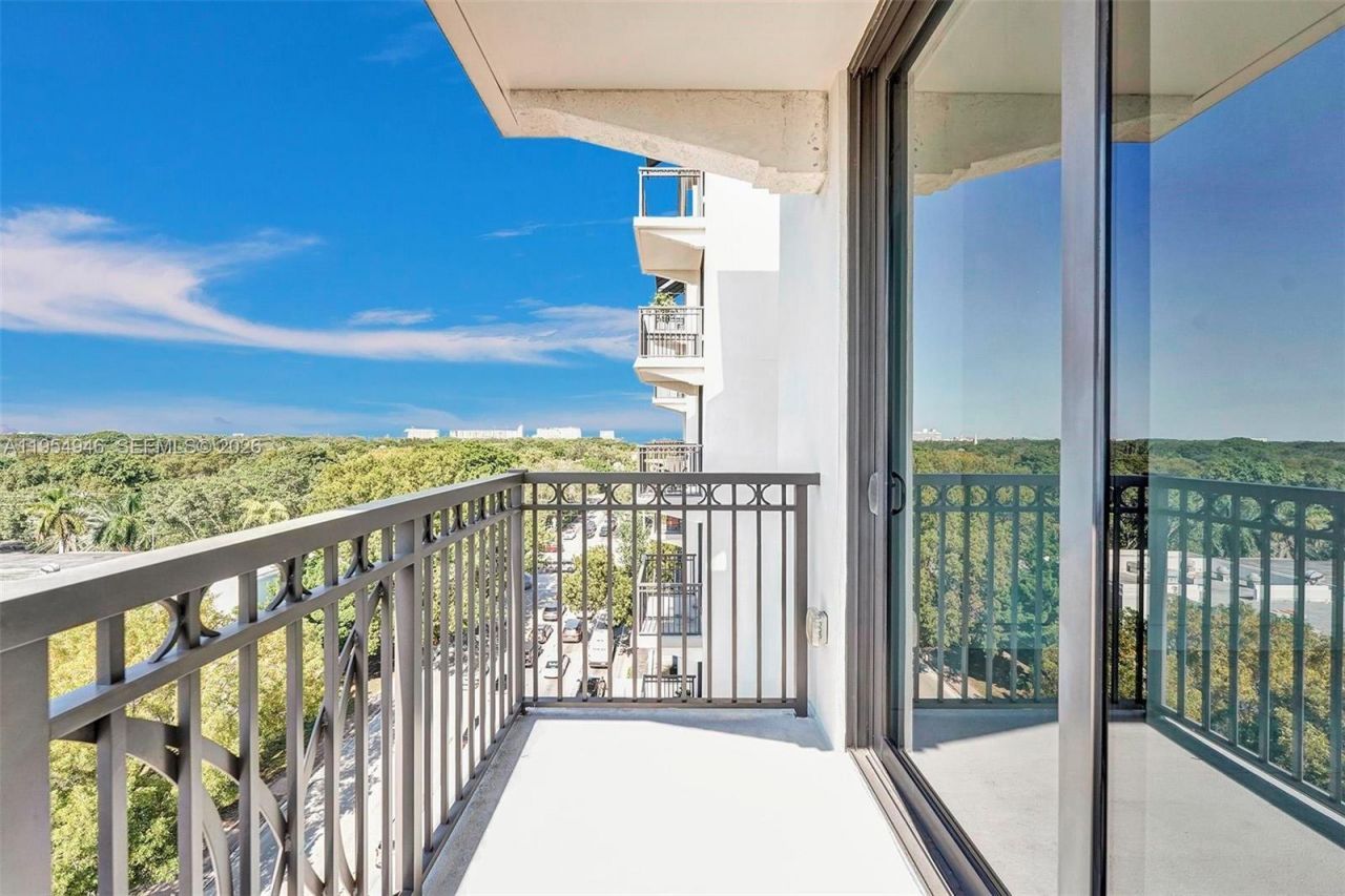 301 Altara Ave, Unit 631, Coral Gables, FL 33146 Photo