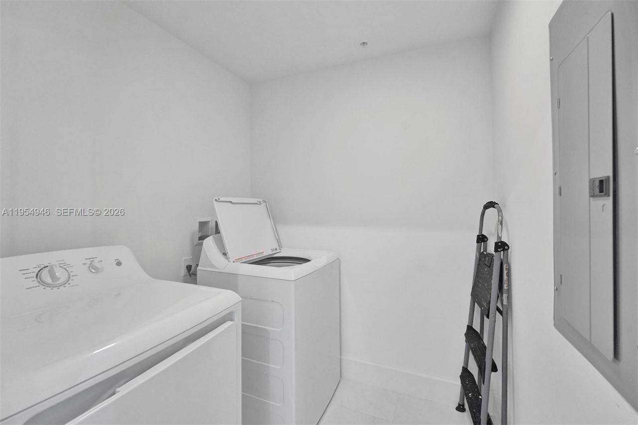 301 Altara Ave, Unit 631, Coral Gables, FL 33146 Photo