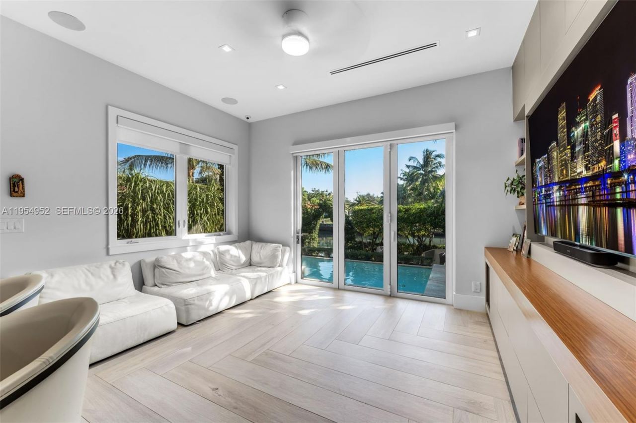 4819 University Drive, Coral Gables, FL 33146 Photo