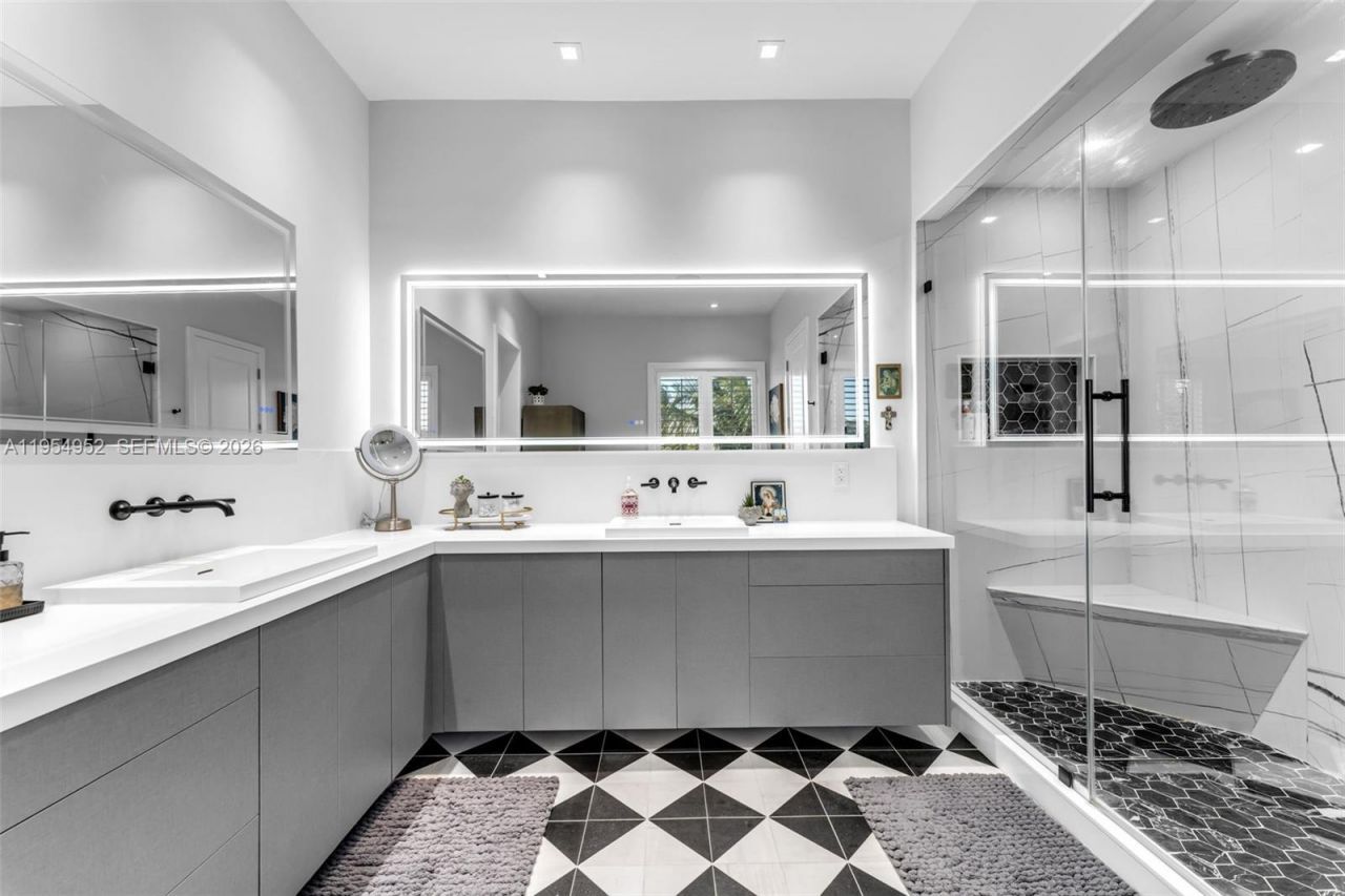 4819 University Drive, Coral Gables, FL 33146 Photo