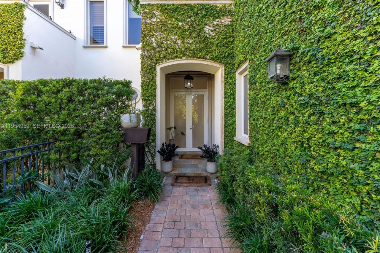 4819 University Drive, Coral Gables, FL 33146 Photo