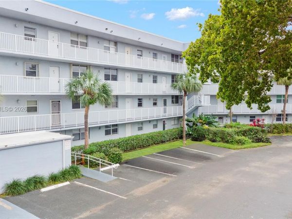 117 Royal Park Dr, Unit 3H, Oakland Park, FL 33309