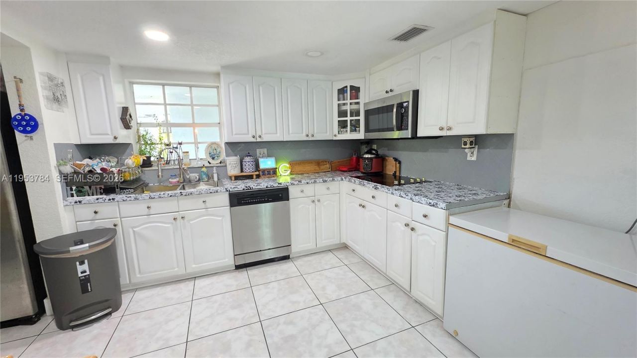 12320 SW 39th St, Miami, FL 33175 Photo