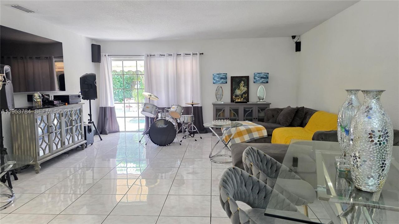 12320 SW 39th St, Miami, FL 33175 Photo