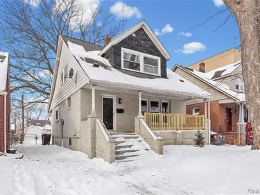 24857 Landau, Center Line, MI 48015