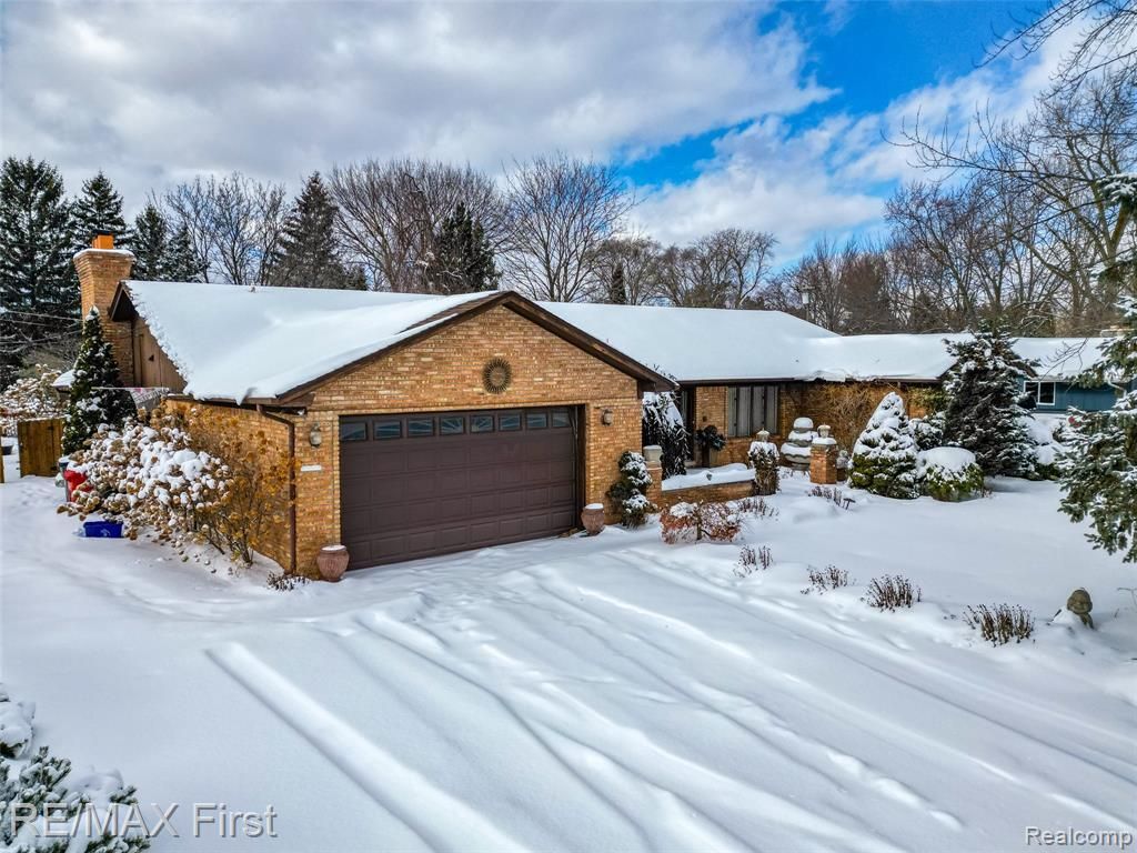 36057 Farmbrook Drive, Clinton Township, MI 48035 Main Photo