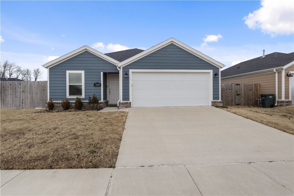 5820 W Holdcroft Drive, Fayetteville, AR 72704 Main Photo