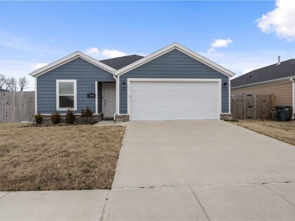 5820 W Holdcroft Drive, Fayetteville, AR 72704